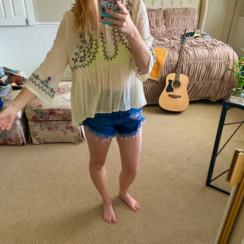 Adorable Blouse - Picture 6 of 6